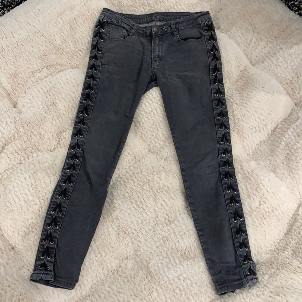 Cross-lace jeans